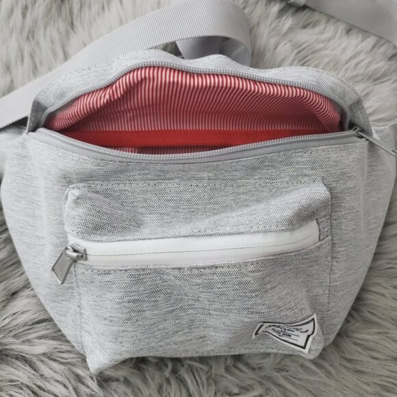 The HERSCHEL Supply Co. "Seventeen" Light Heather Gray Waist Bag- NWT- rare - Picture 16 of 16